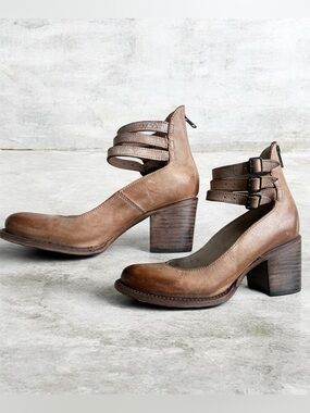 Freebird by Steven • Randi Tan Leather buckle heels rugged back zip sz 7